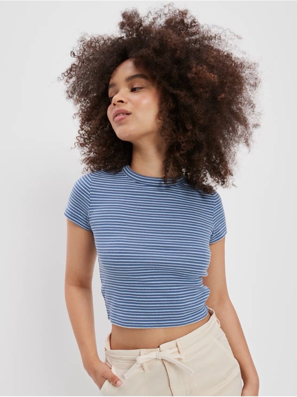 🫐American Eagle Hey Baby blue striped fitted cropped tee. Size M.